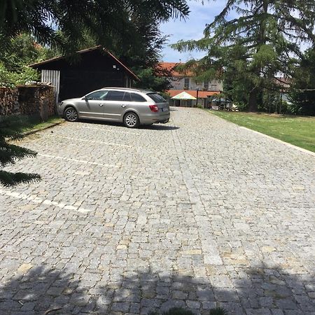 Alt Pension Прага Екстериор снимка